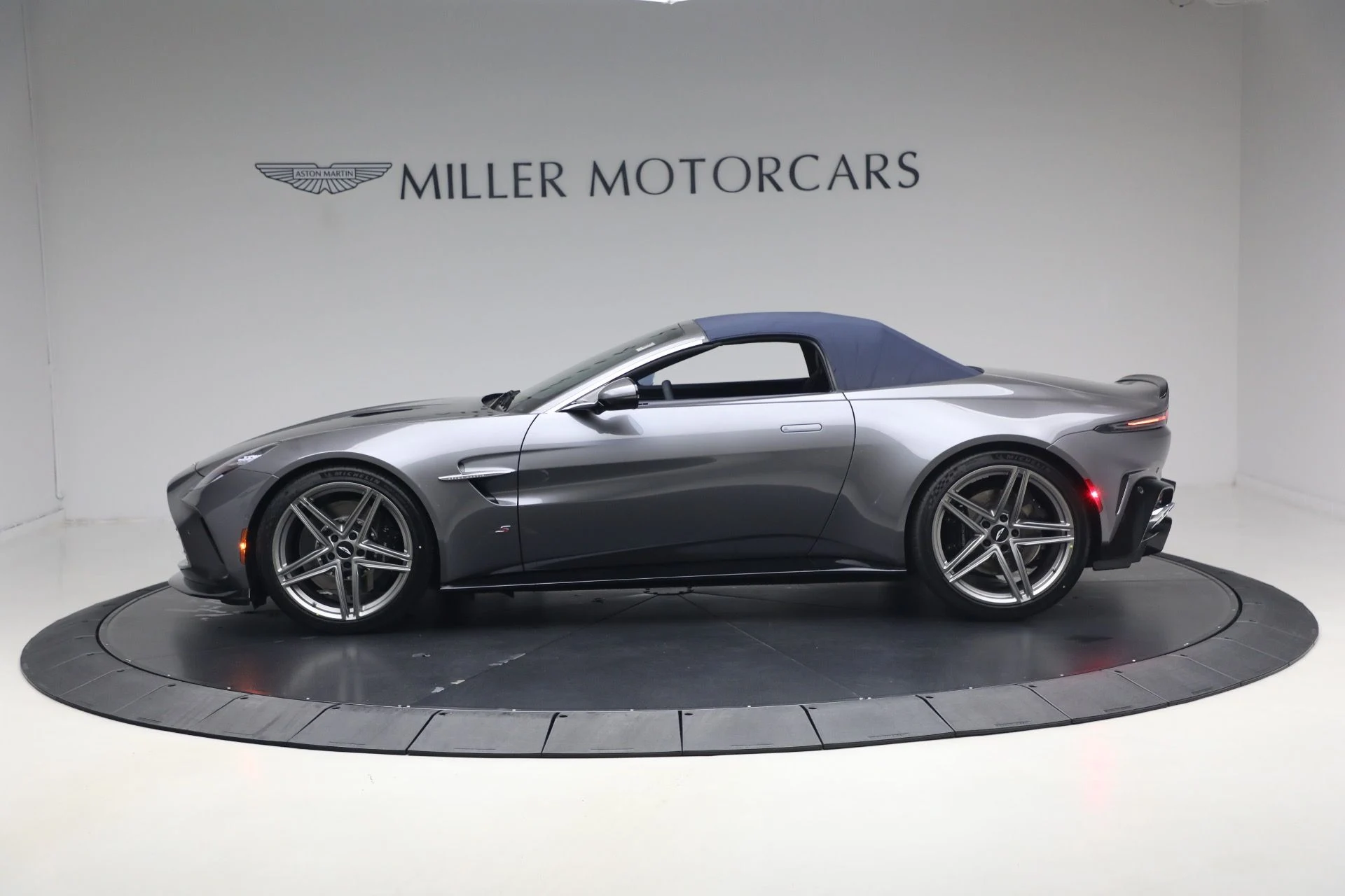 mph023_1338910849_New_2026_Aston_Martin_Vantage_S_Roadster_1786132821_cb03888e5b