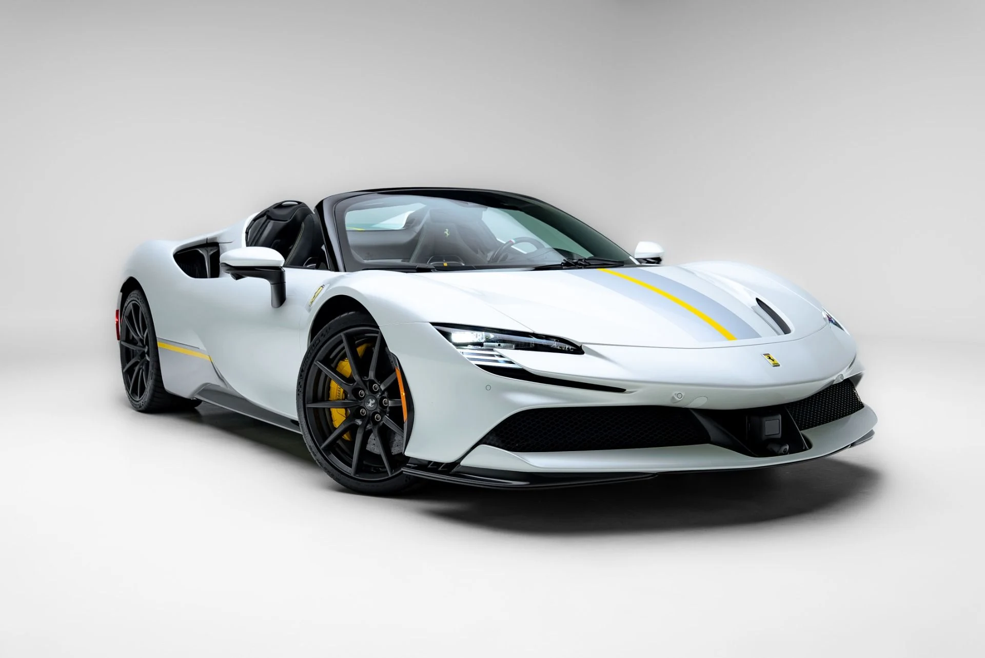 mph023_1339872599_Used_2024_Ferrari_SF_90_Spider_1777485078_b8c1a79d26
