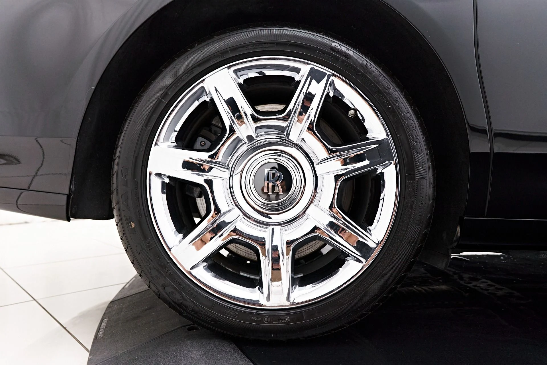 mph023_1355506862_Used_2012_Rolls_Royce_Ghost_Base_1690494640_8326742902