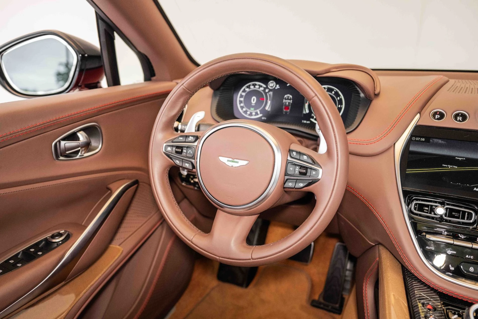 mph023_1362787725_Used_2023_Aston_Martin_DBX_707_1697843884_2184e0fbfe
