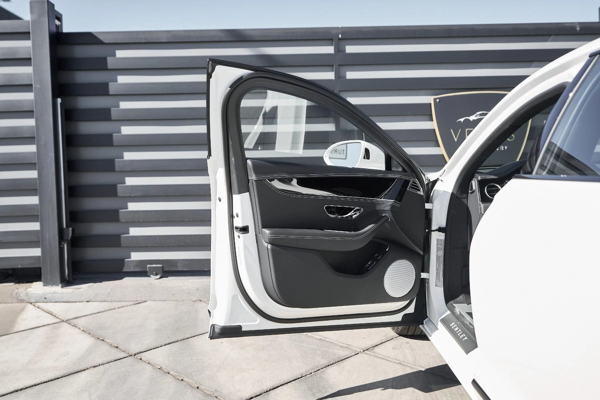 mph023_136450452_Used_2024_Bentley_Flying_Spur_S_1761779903_9f535c3fd5