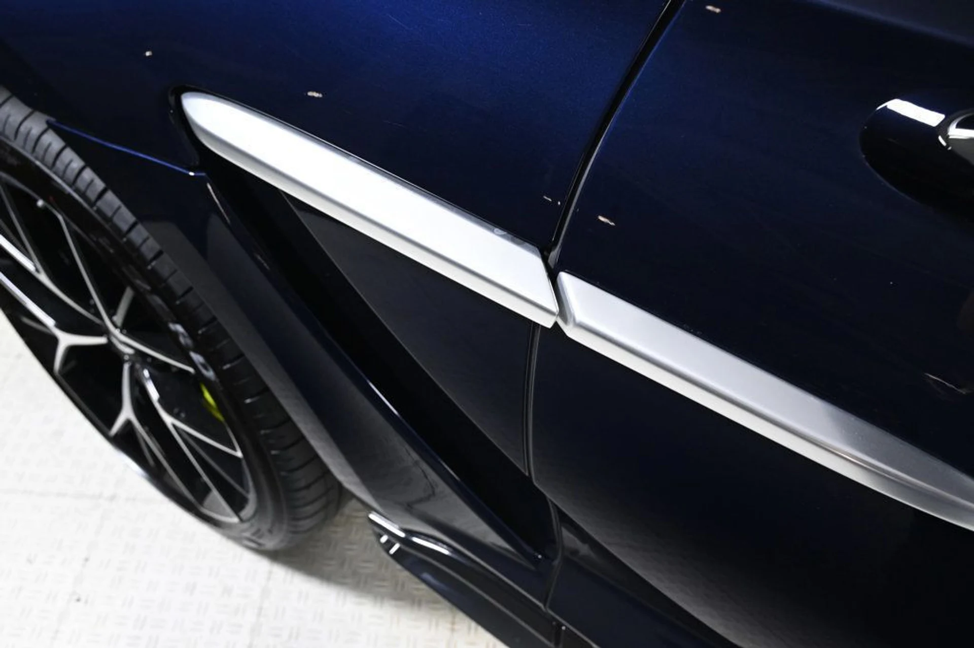 mph023_1365293059_new_2026_aston_martin_dbx_707awd_11350_22965901_23_1024_b537270bef