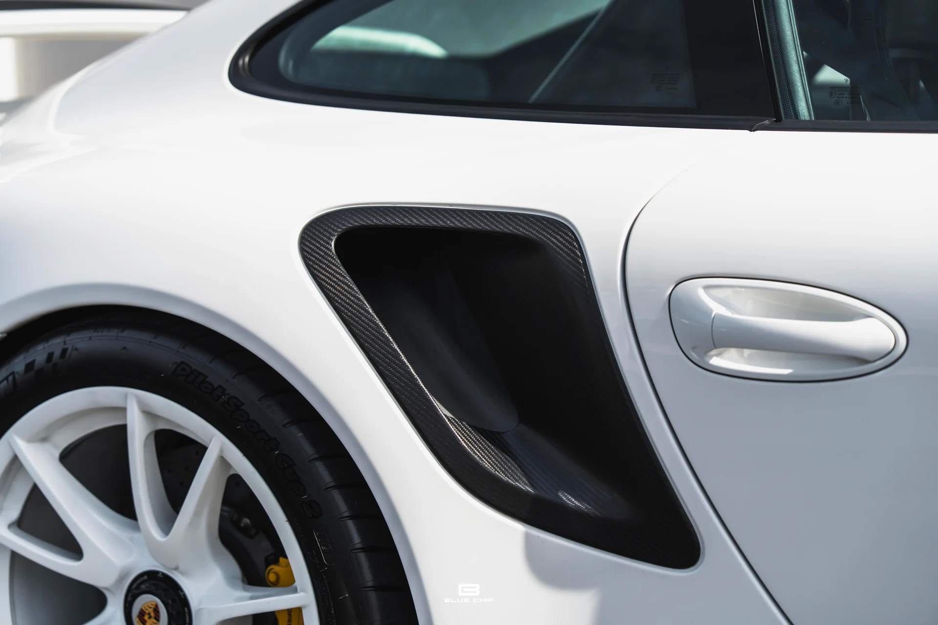mph023_1365765360_6a34670044b8416906f7e93d_2011_Porsche_GT_2_RS_23_db9c2a86aa