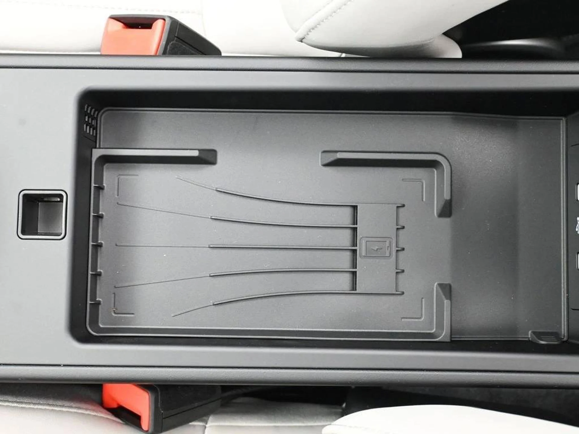 mph023_136972681_27cfbf1980896698a3ddc4e11621a0a1x_eb0f965772