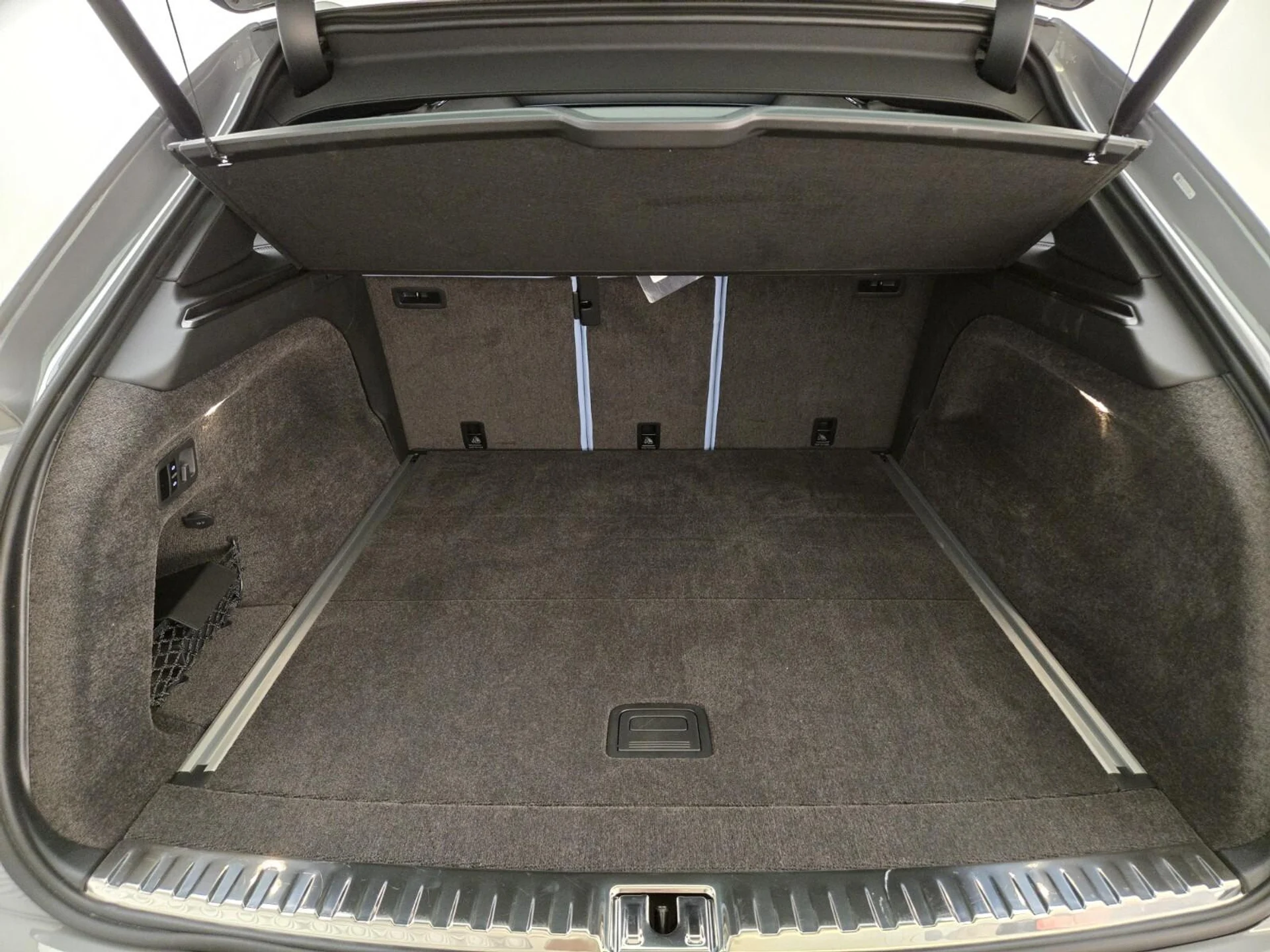 mph023_1377133983_Used_2025_Bentley_Bentayga_V8_1755588420_696828ac49