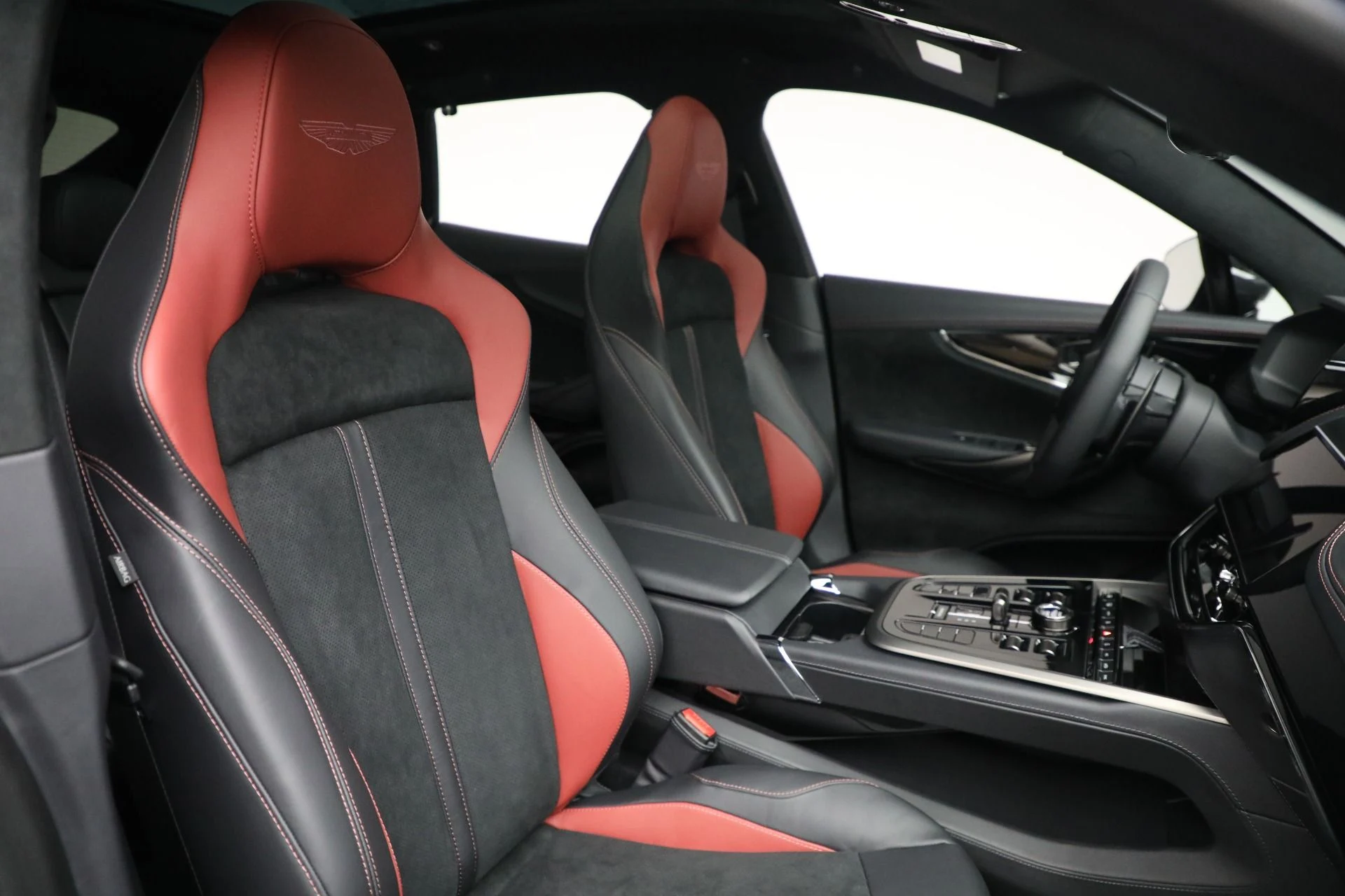 mph023_1378308270_New_2025_Aston_Martin_DBX_707_707_ce2c10aee5