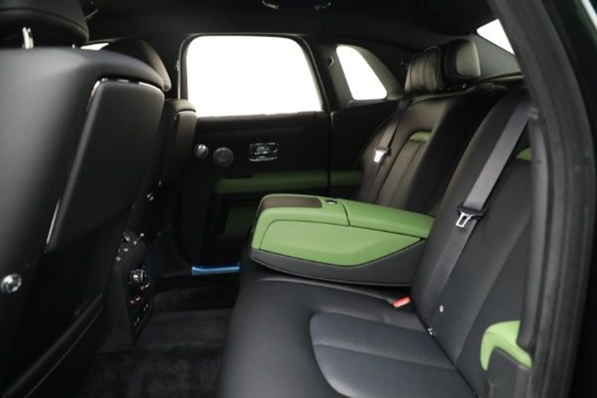 mph023_1381739430_Used_2026_Rolls_Royce_Ghost_ab3ba4a785