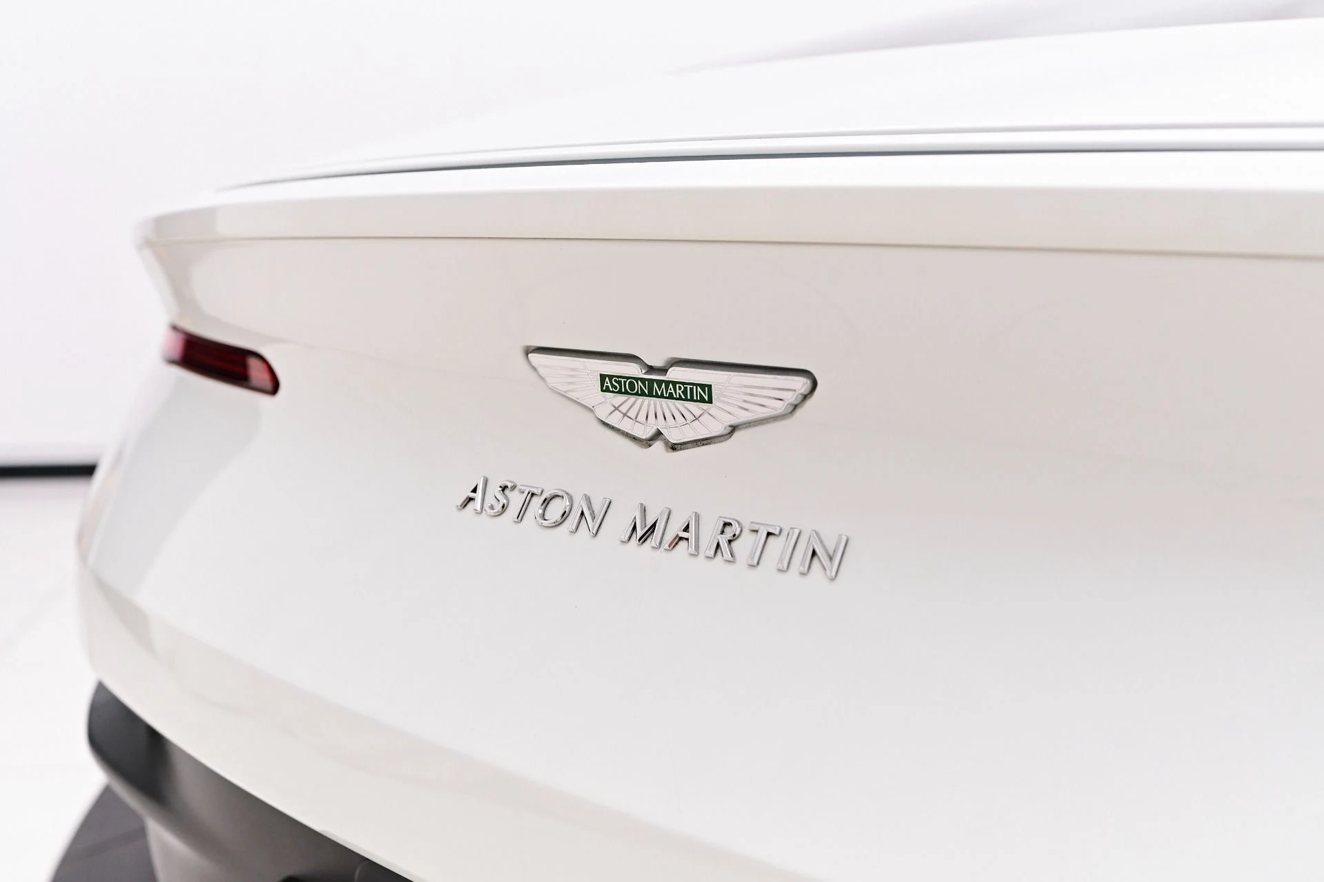 mph023_1387293479_Used_2019_Aston_Martin_DB_11_Base_1758851294_f8f99e0b3a