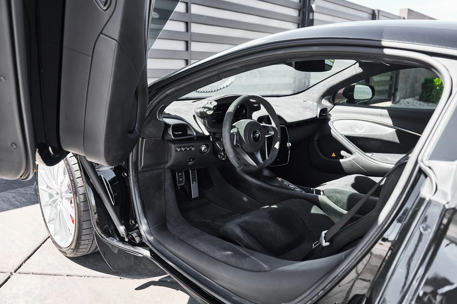 mph023_1391710012_Used_2024_Mc_Laren_Artura_1774742203_05dc0f057f