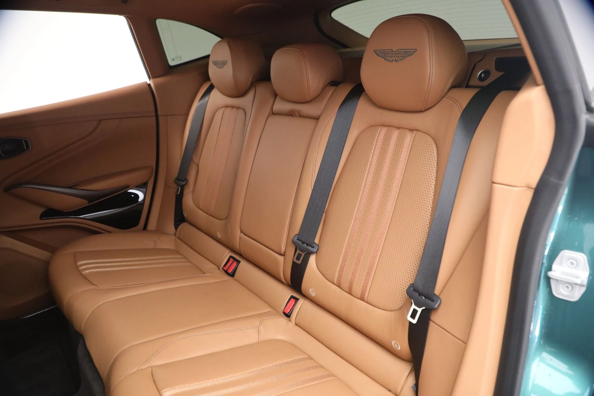 mph023_1397746178_Used_2025_Aston_Martin_DBX_707_1777035536_273c9e6637