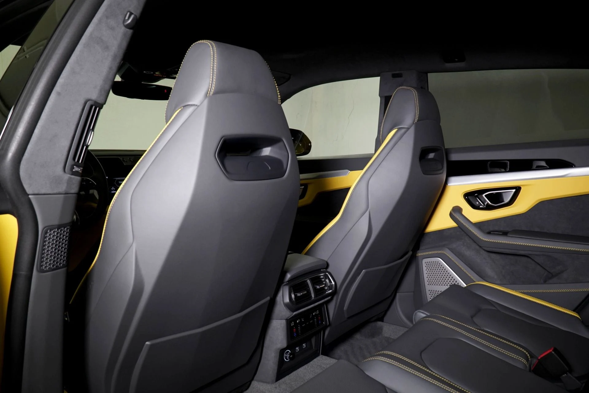 mph023_1408648880_New_2026_Lamborghini_Urus_SE_1776446130_5fa80f9a7d