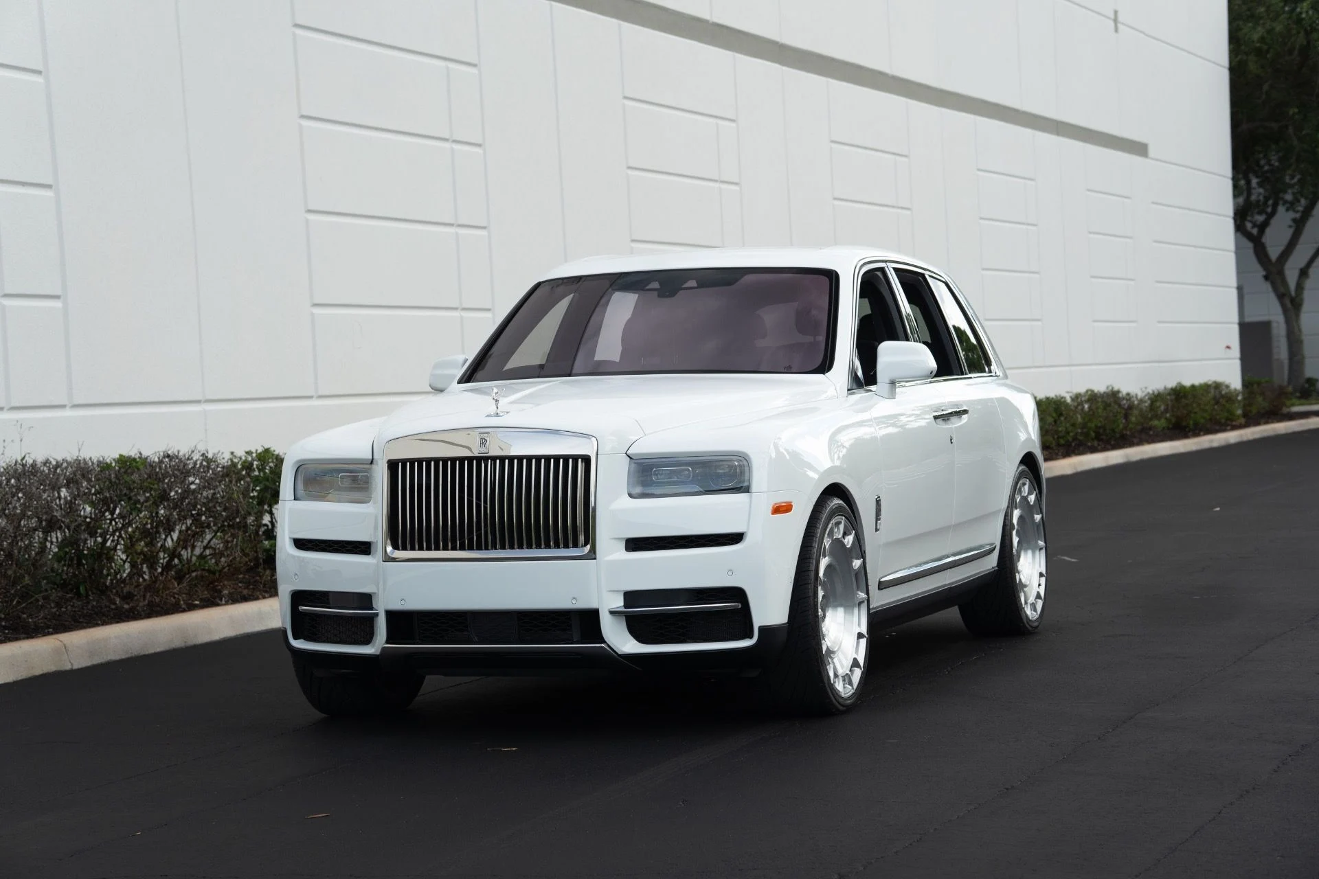 mph023_1451507457_Used_2024_Rolls_Royce_Cullinan_1759183626_2897ad490b