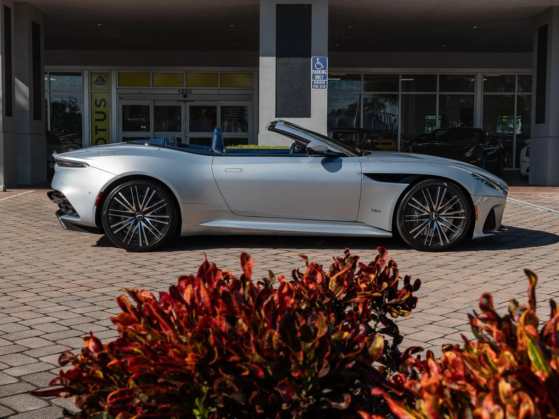 mph023_1452790492_Used_2020_Aston_Martin_DBS_Superleggera_1764795961_d8944f0fa4
