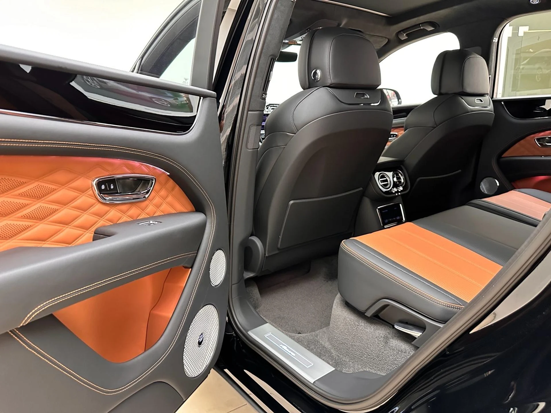 mph023_1457888913_Used_2024_Bentley_Bentayga_V8_1773982914_4a8f897b9c