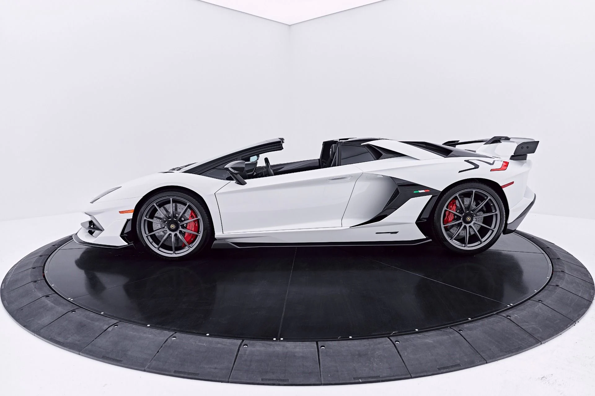 mph023_1460185084_Used_2021_Lamborghini_Aventador_SVJ_Base_1784080180_a934d59ac3