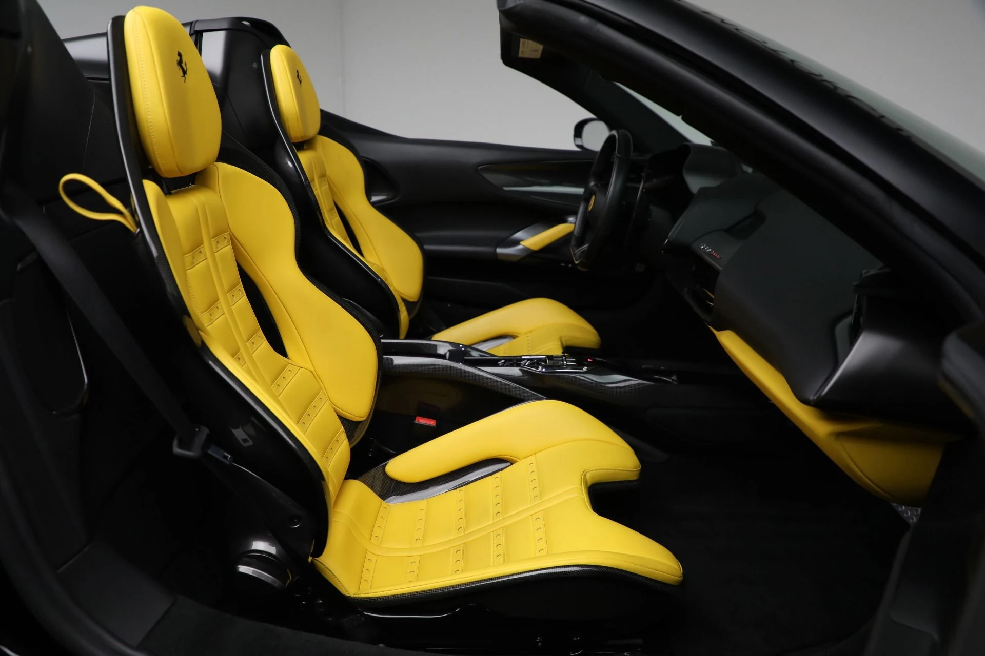 mph023_1460205423_Used_2022_Ferrari_SF_90_Spider_2ea24d24df