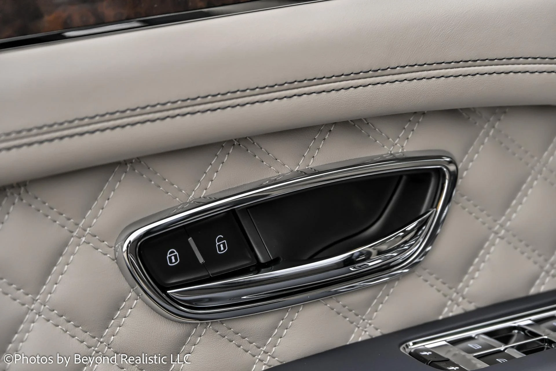 mph023_1461390540_Used_2022_Bentley_Bentayga_V8_Mulliner_Driving_Specification_1765012904_257a6fd77a