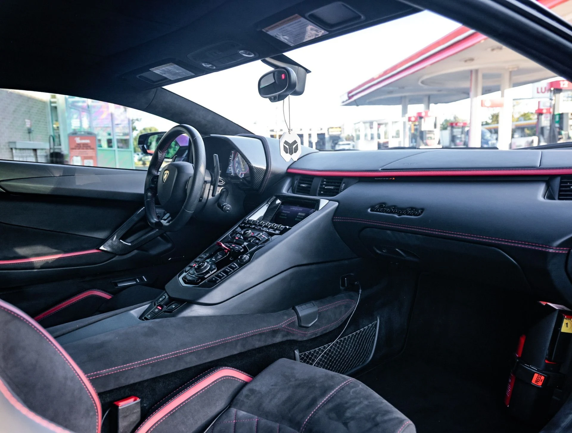 mph023_1467577883_Used_2018_Lamborghini_Aventador_S_1762208353_1674ab1622