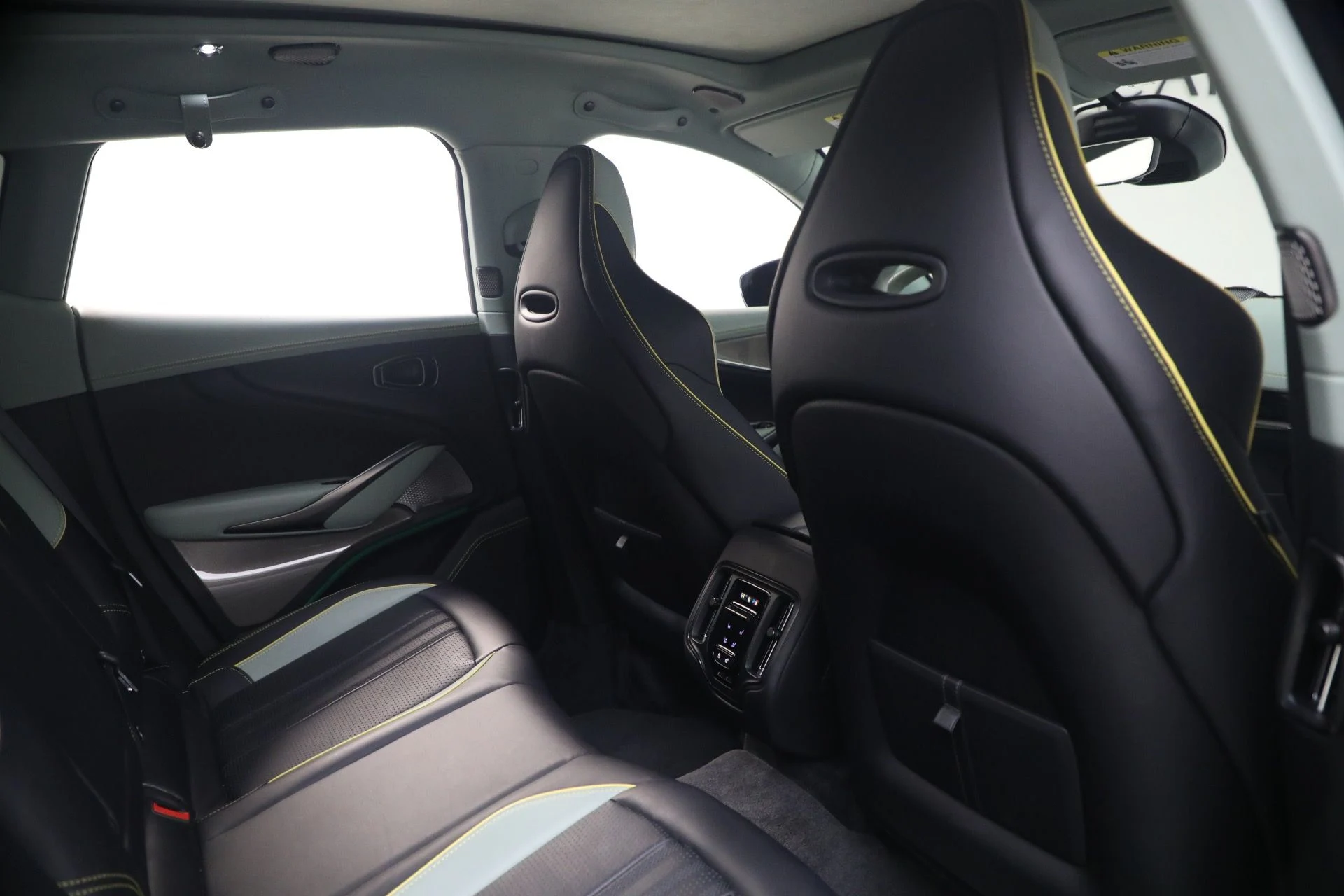 mph023_1467581469_Used_2025_Aston_Martin_DBX_707_1782571135_17d49c00e7