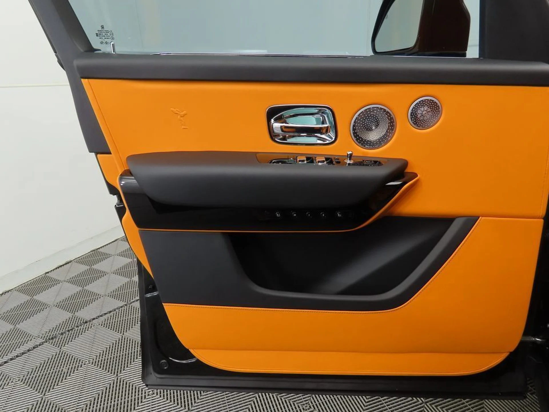 mph023_1467786541_used_2023_rolls_royce_cullinan_sportutility_8119_22974083_24_1024_f7c36b0375