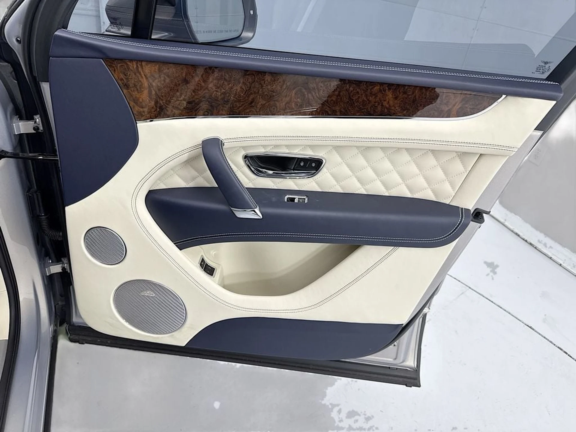 mph023_1467964720_used_2018_bentley_bentayga_8119_23013239_24_1024_cb3bfd1a67