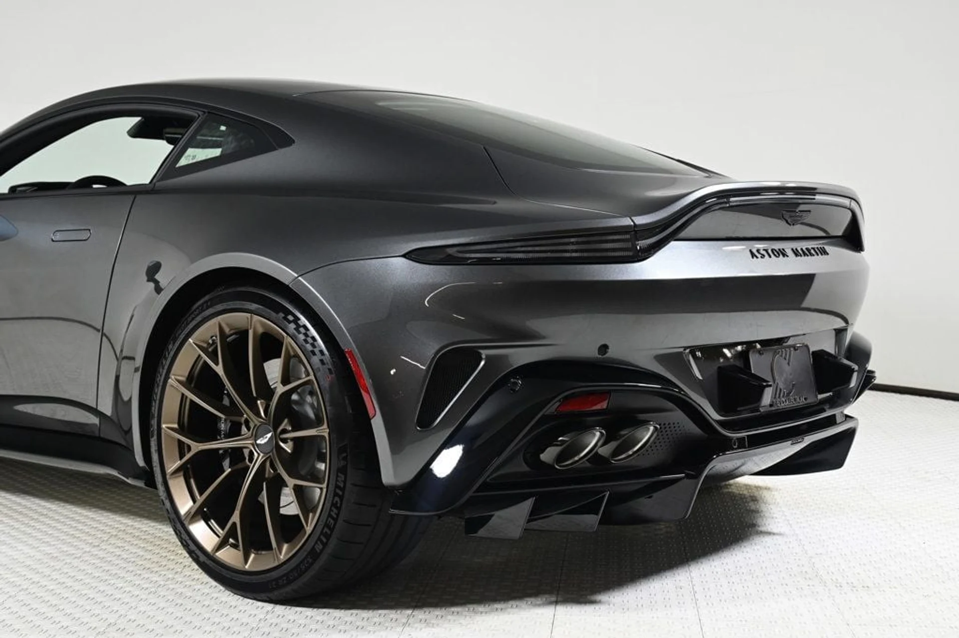 mph023_1474252088_used_2026_aston_martin_vantage_11350_22917538_23_1024_faf36ec78d