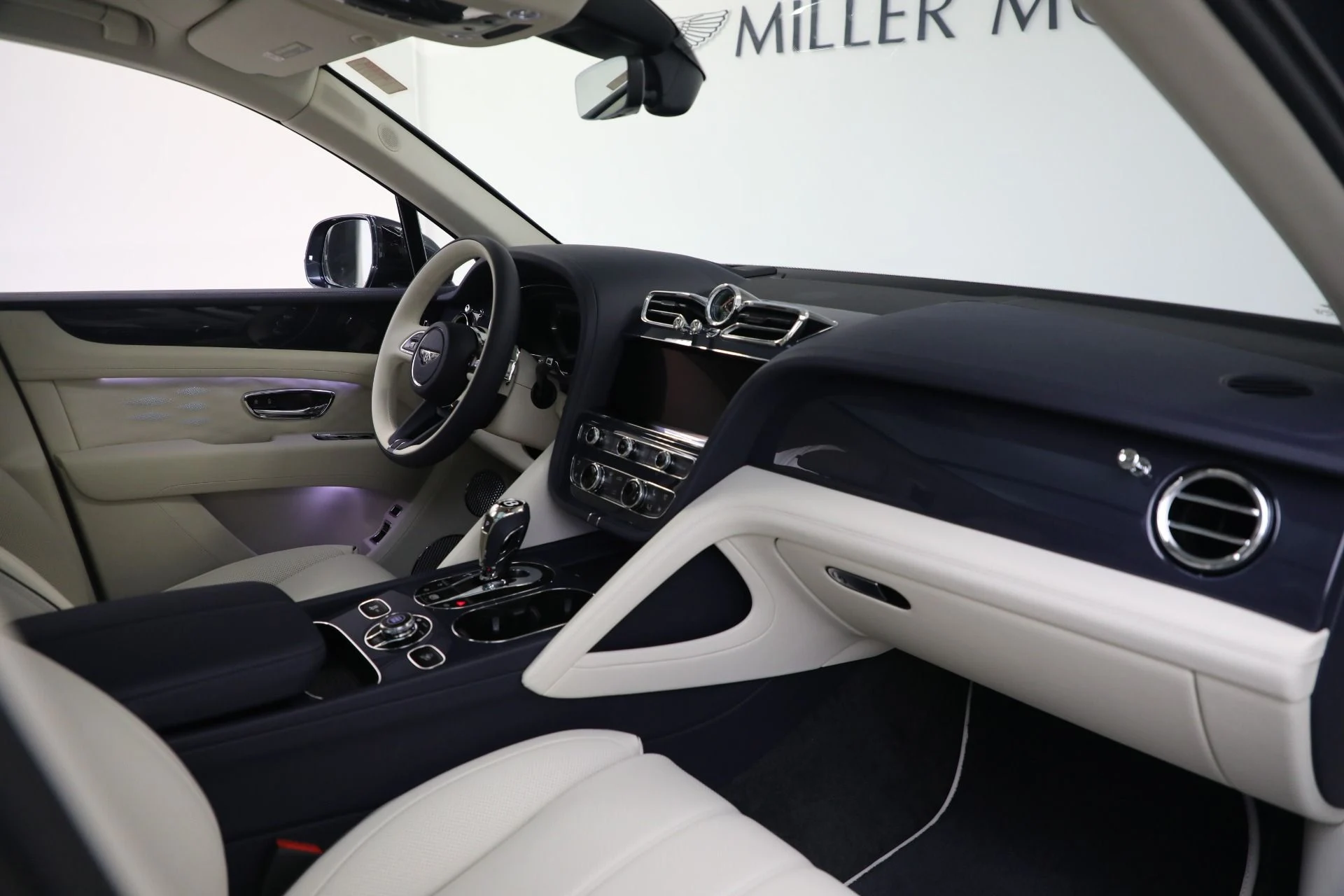 mph023_1475487333_New_2025_Bentley_Bentayga_Atelier_Edition_V8_9293c196dc