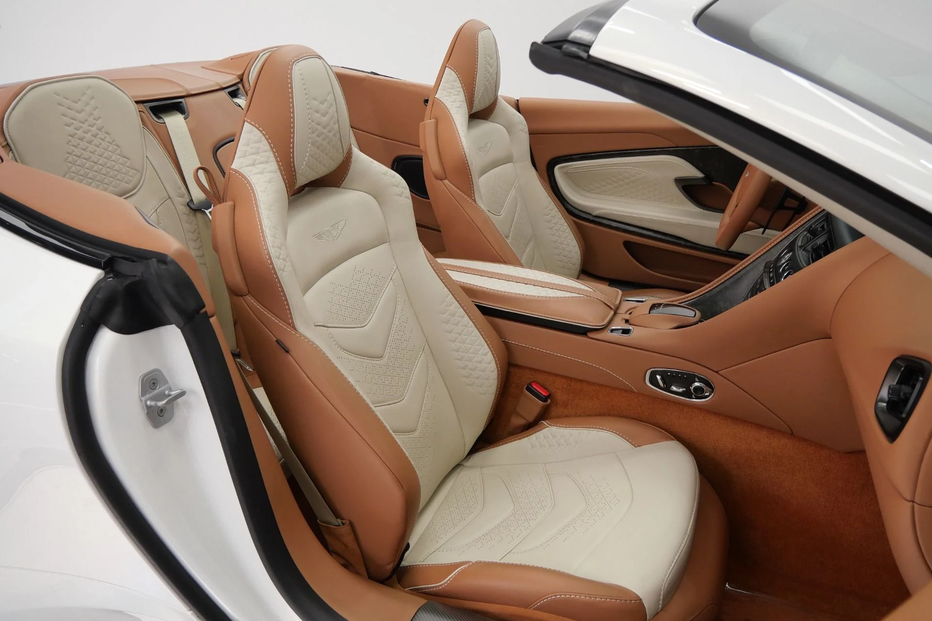 mph023_1487854626_Used_2022_Aston_Martin_DBS_Superleggera_Volante_715_Horsepower_Low_Miles_Two_Tone_Interior_1780071319_5e6f8faf46