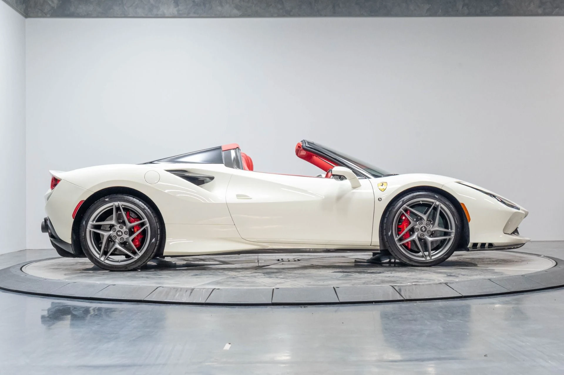 mph023_149128357_Used_2021_Ferrari_F8_Spider_Base_1786140447_7f89114b5a