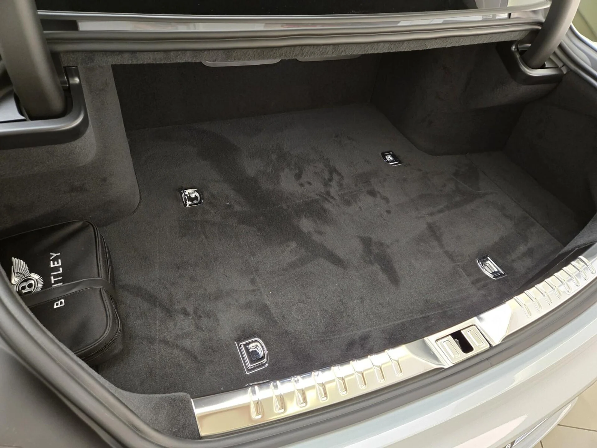 mph023_1493090782_Used_2025_Bentley_Flying_Spur_Speed_1760420786_ad8e7e231f