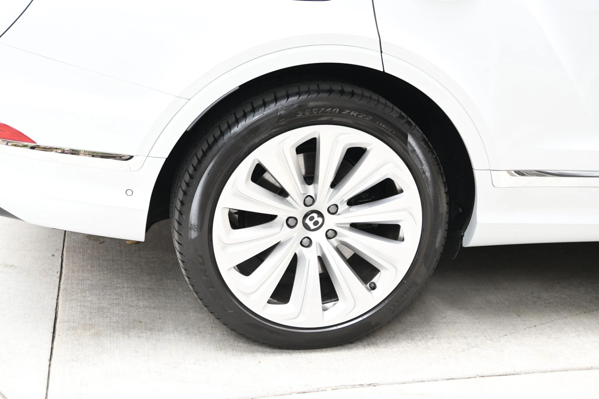 mph023_1494165045_Used_2024_Bentley_Bentayga_Azure_V8_1756931598_029107bdf5