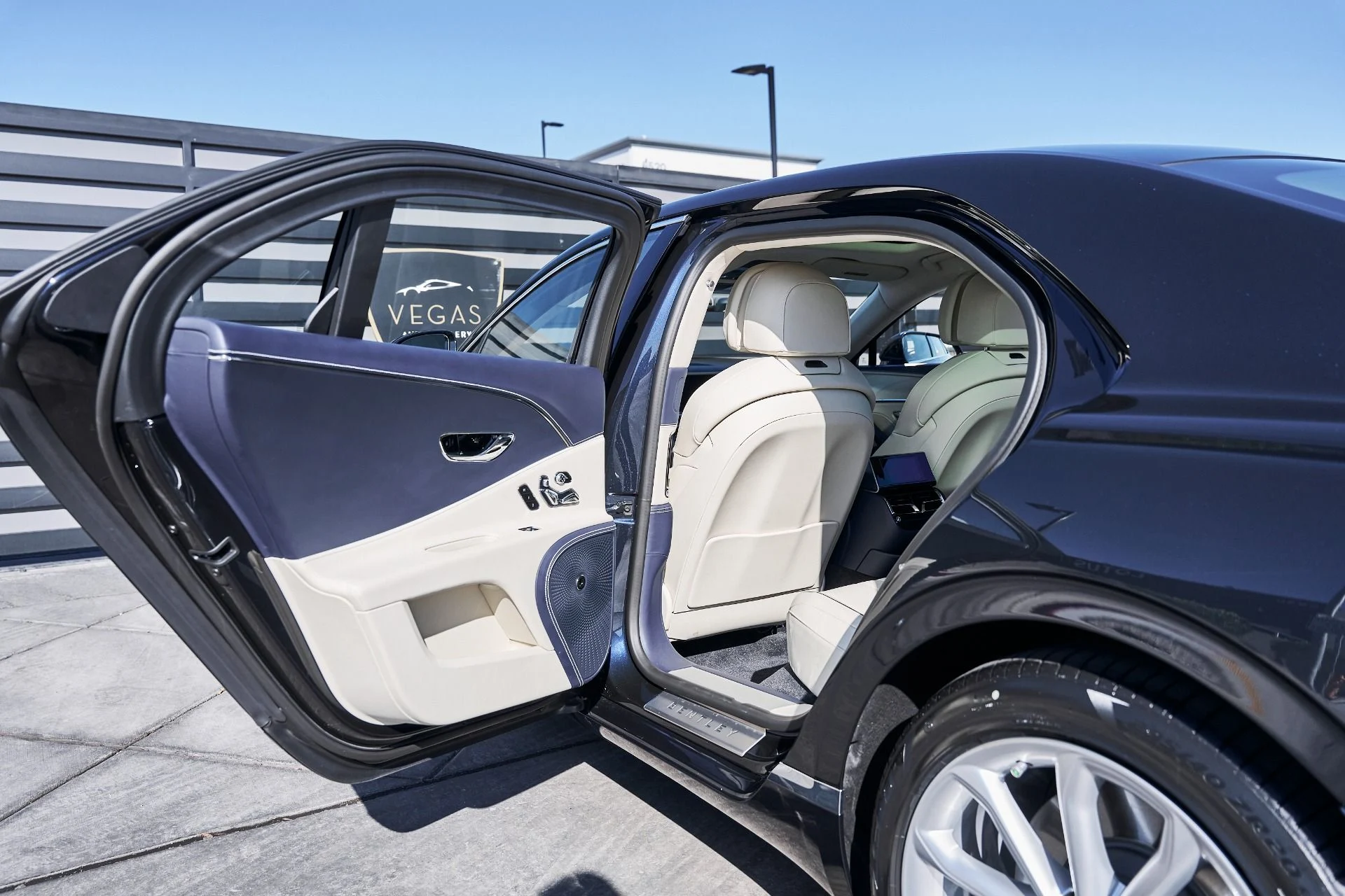 mph023_1498226841_Used_2024_Bentley_Flying_Spur_Mulliner_V8_1773796207_4116ea594c