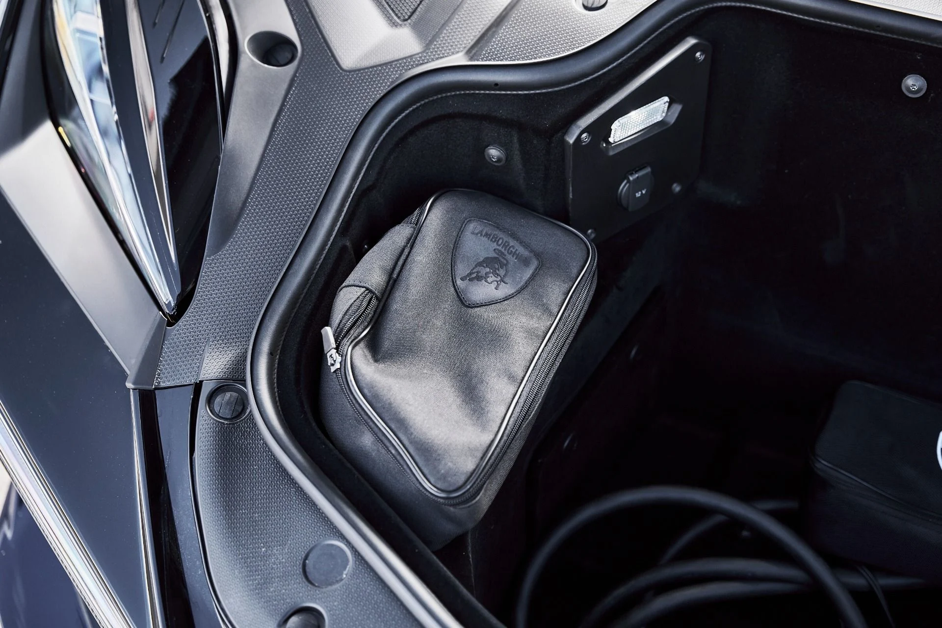 mph023_1502317339_Used_2025_Lamborghini_Revuelto_Base_1777078083_29ae2d10fd