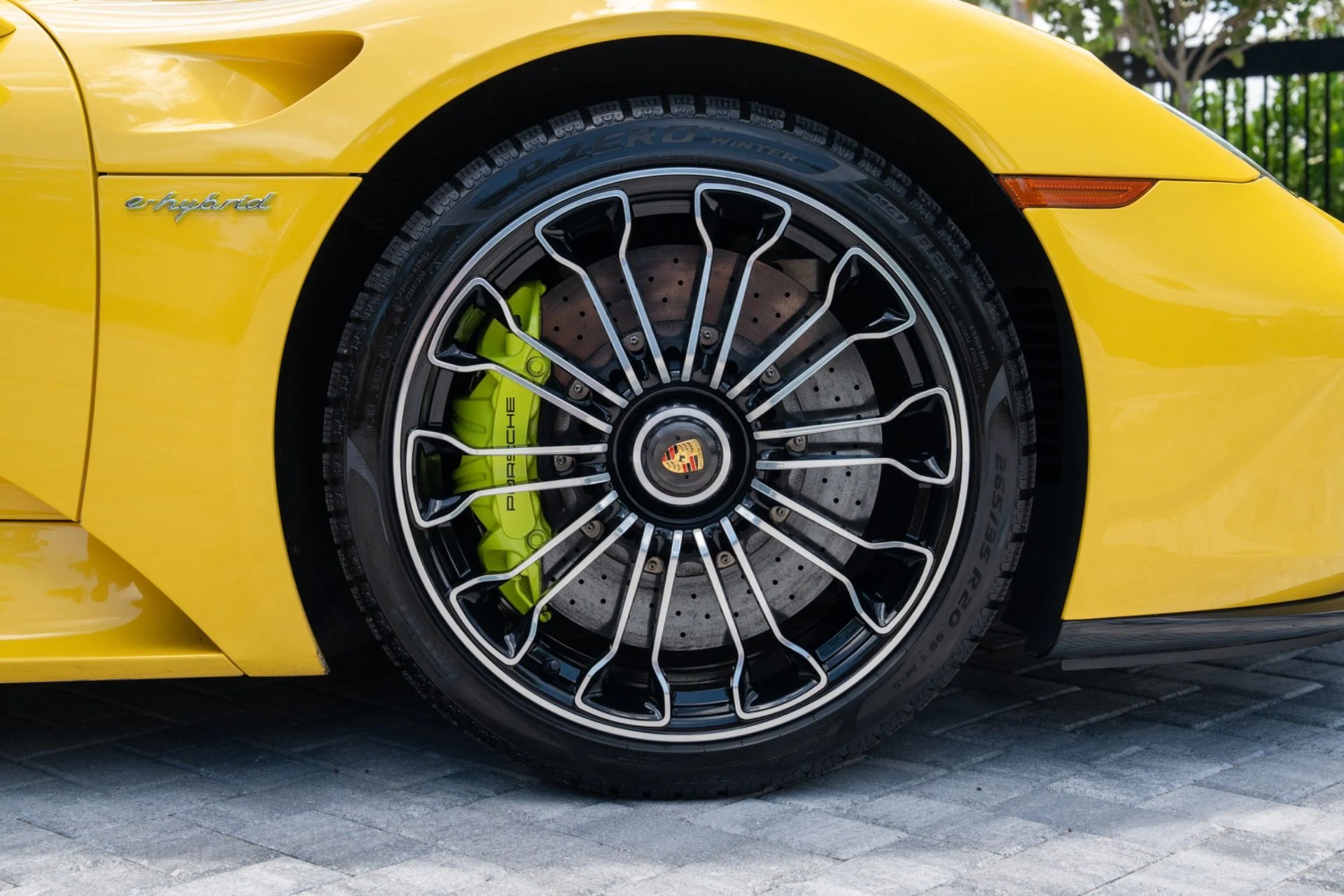 mph023_1504409188_Used_2015_Porsche_918_Spyder_1782406241_4df07ed93e