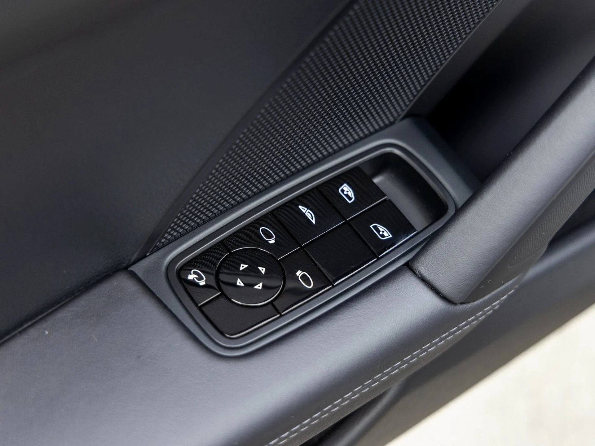 mph023_1506102285_24_deb2de9d28