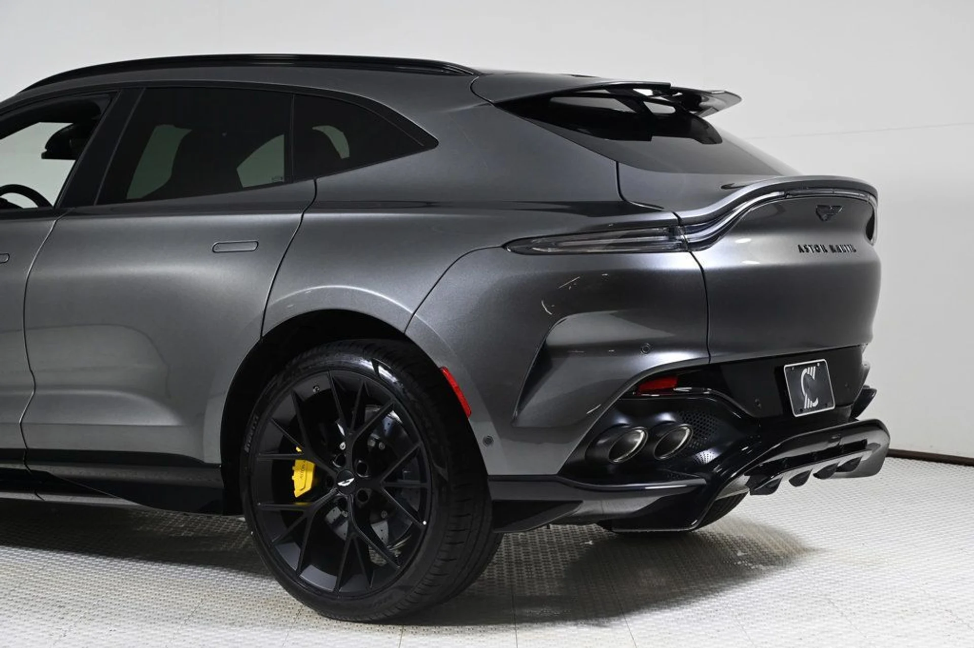 mph023_1510768302_new_2026_aston_martin_dbx_707awd_11350_22992947_24_1024_753d9dfed3