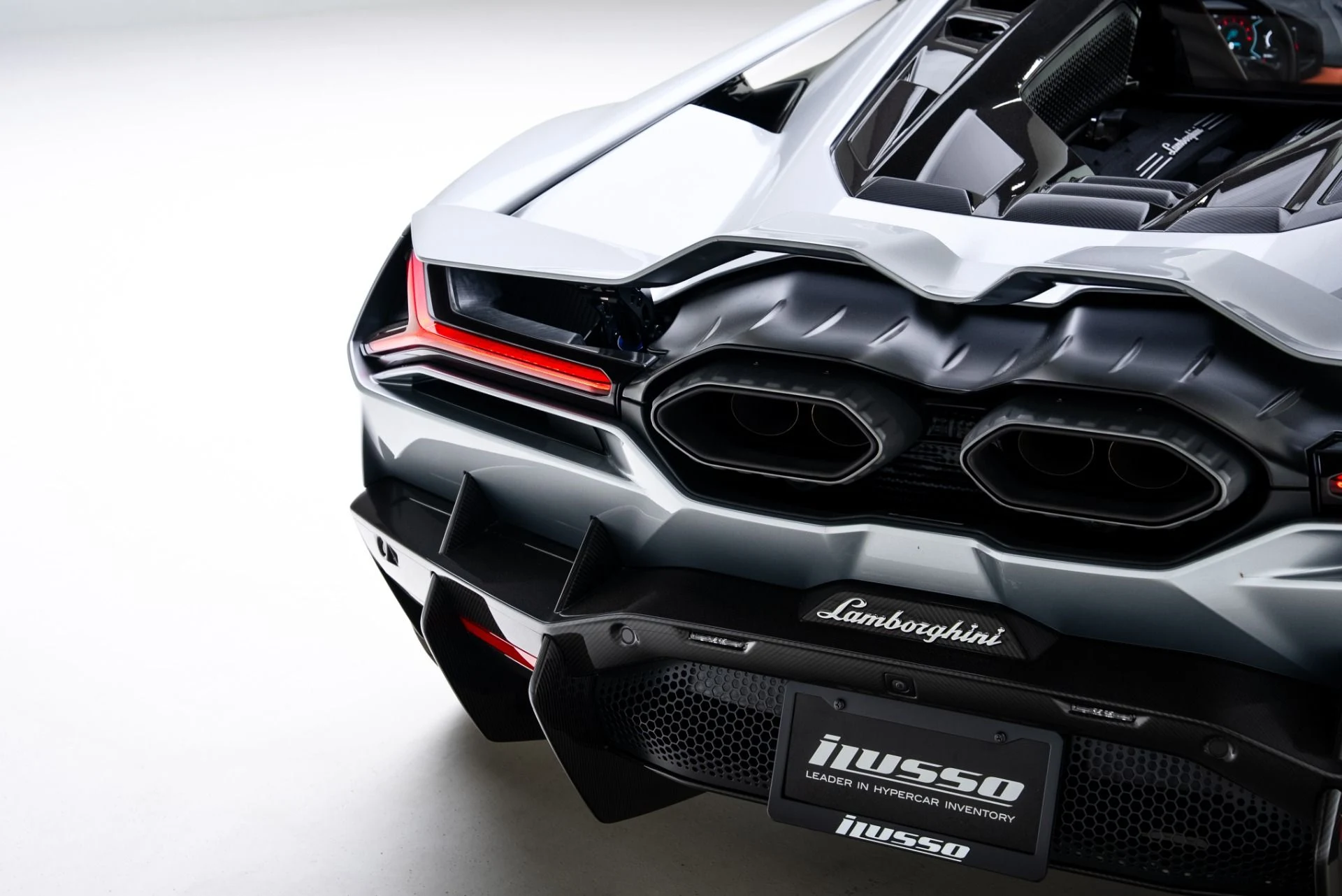 mph023_1530459973_Used_2025_Lamborghini_Revuelto_1770663111_cc4f6e6823