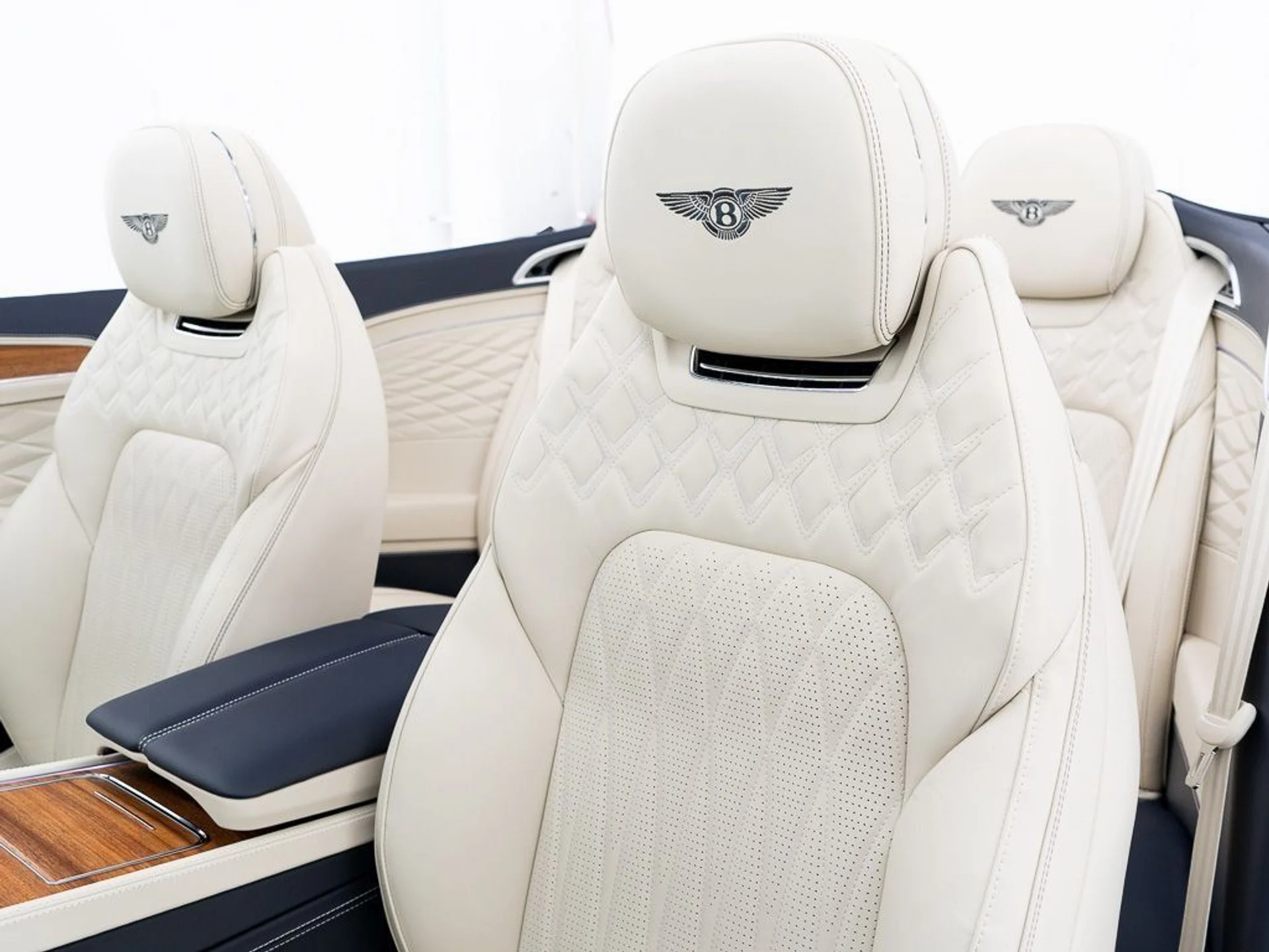 mph023_1534940841_ce6223233e27f1605461048b7e1fc7d1_bfb9685664