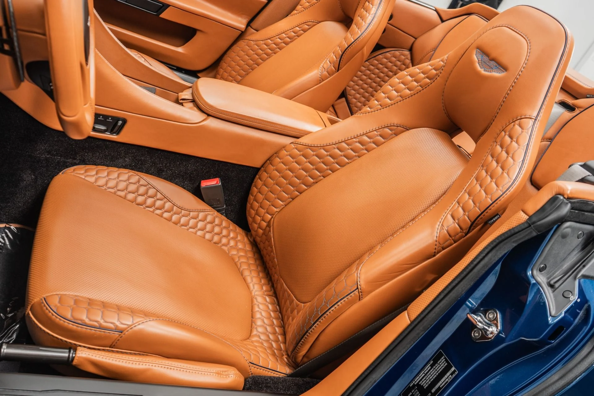 mph023_1537066849_Used_2016_Aston_Martin_Vanquish_Volante_Low_Miles_Amazing_Color_Combination_1785262307_c7065e570a