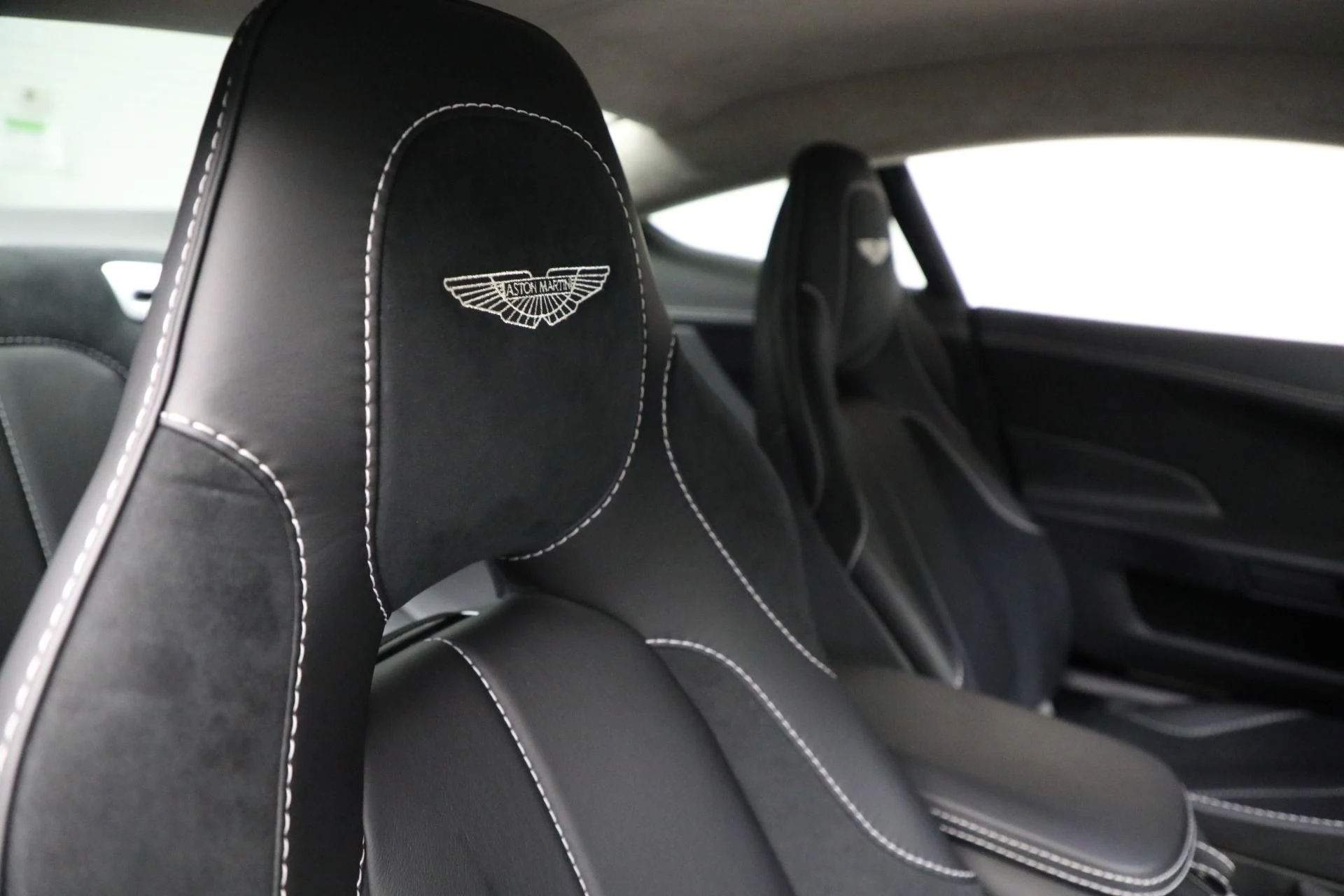 mph023_1538855952_Used_2014_Aston_Martin_Vanquish_271970f83f