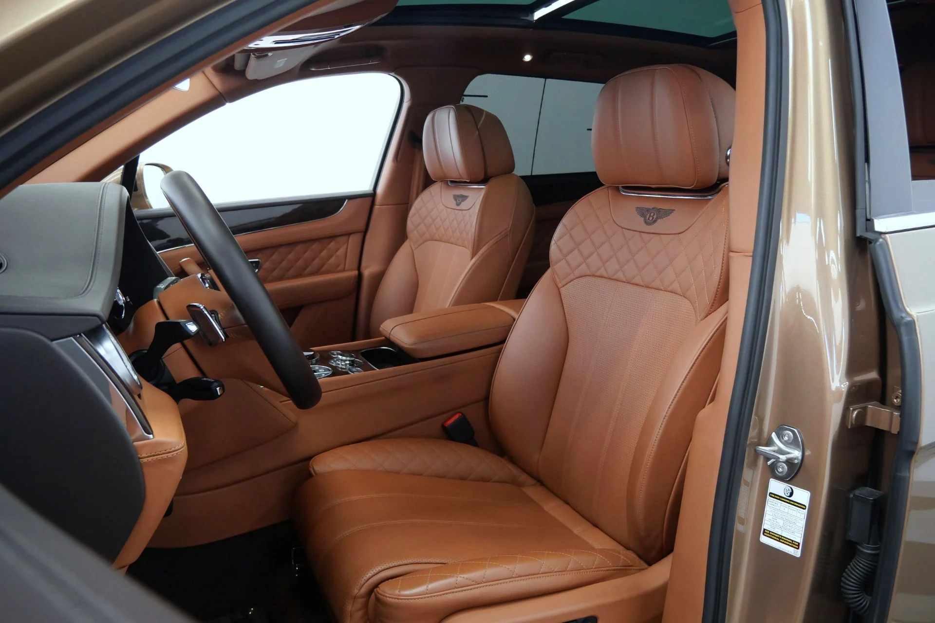 mph023_1543817195_Used_2017_Bentley_Bentayga_W12_Four_Seat_Comfort_Specification_with_Rear_Console_1776956660_a6377495cf