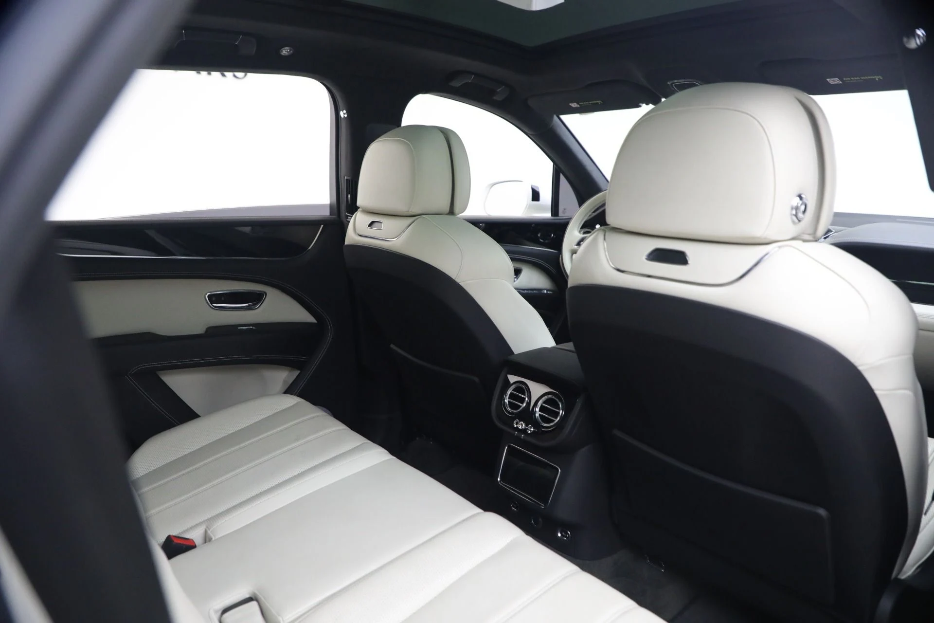 mph023_1551895948_Used_2023_Bentley_Bentayga_V8_1770079262_a9859c0ce0