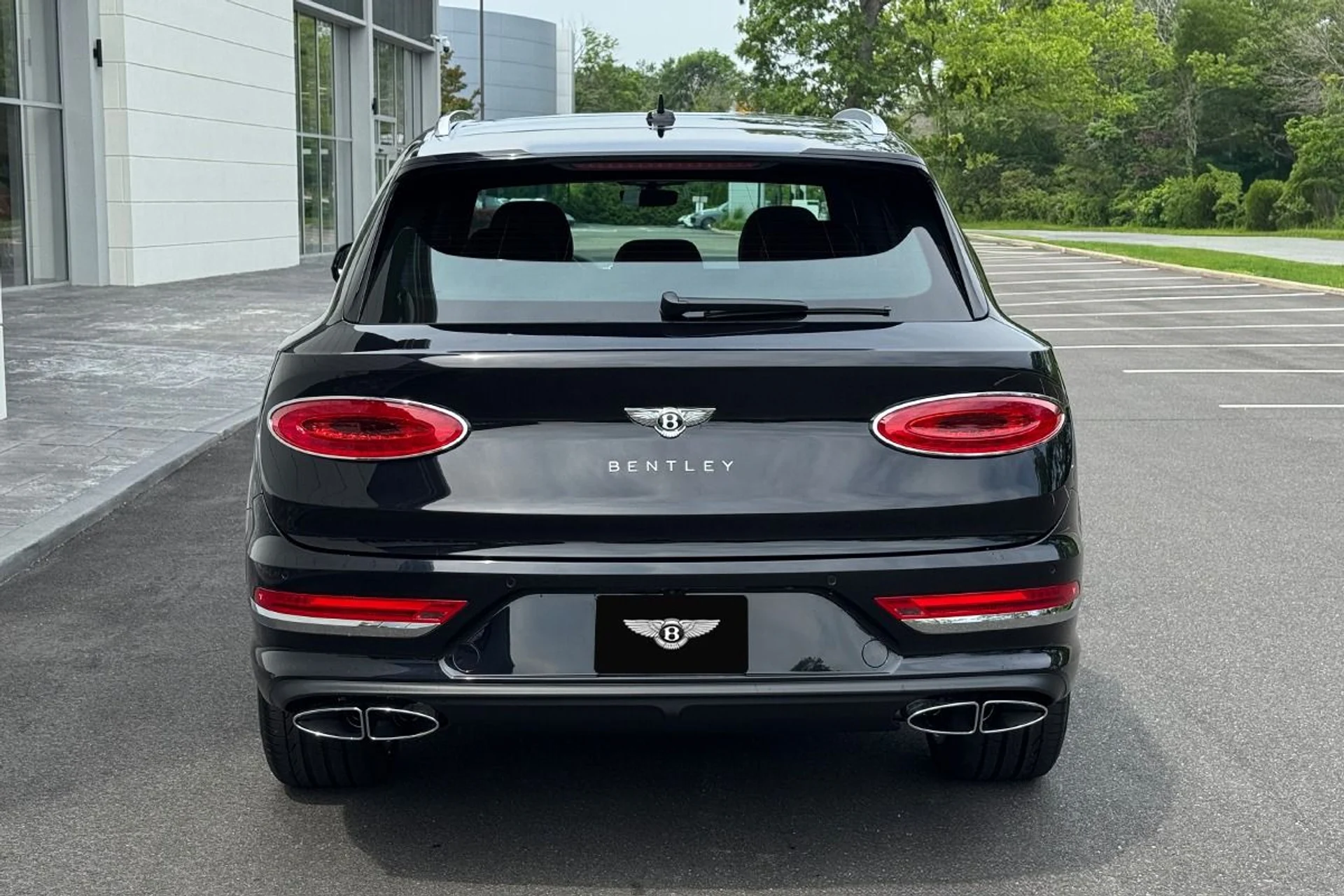 mph023_155371615_New_2025_Bentley_Bentayga_V8_1749227501_20ad4e778e