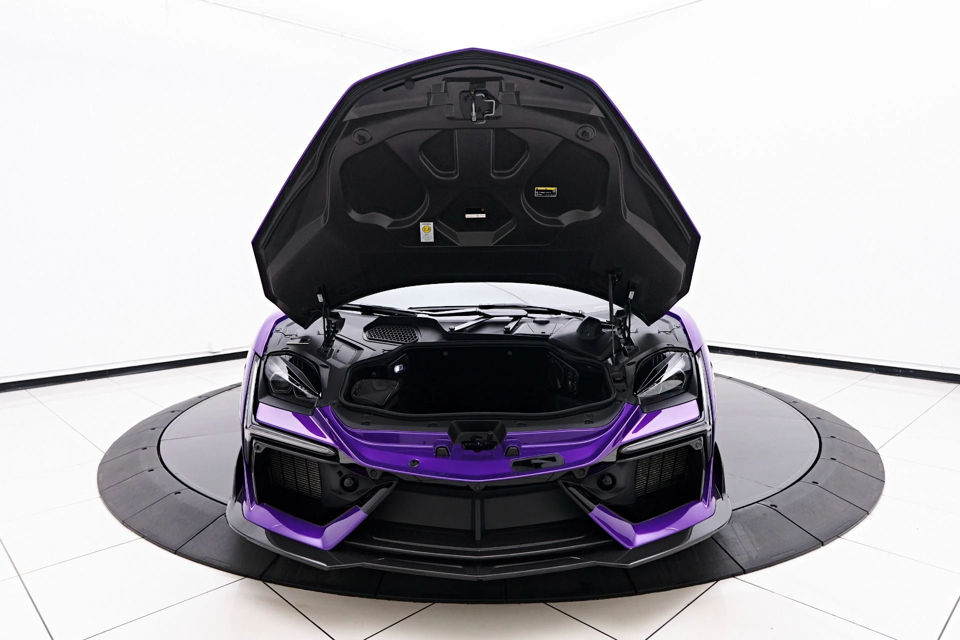 mph023_156956345_Used_2024_Lamborghini_Revuelto_Base_1756862224_87a033e537