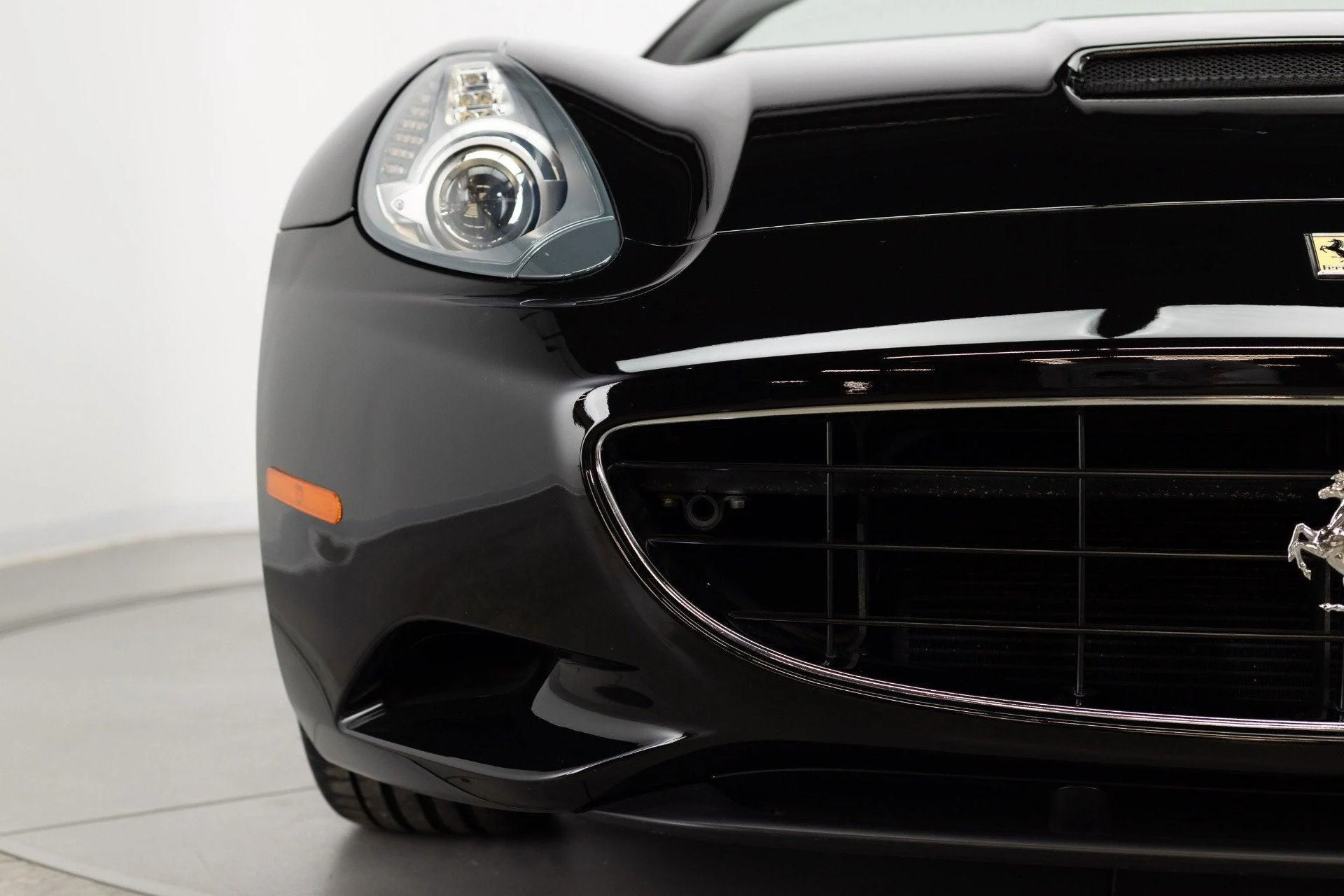 mph023_1570676016_Used_2010_Ferrari_California_1777367983_0eaabb109f