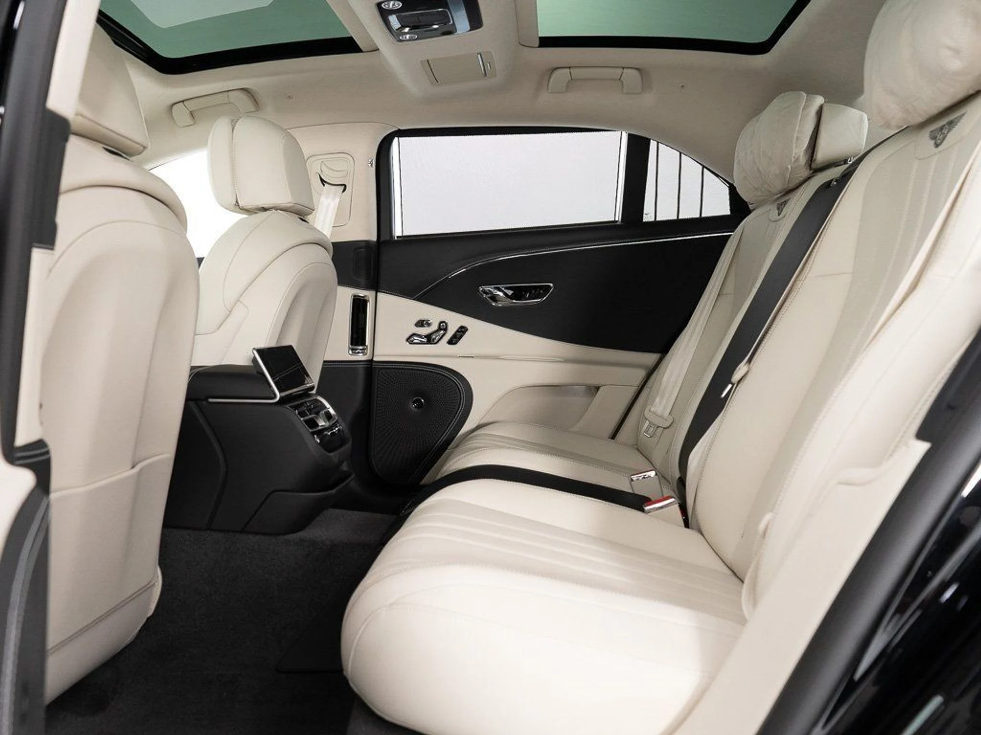 mph023_1571843607_ecf2e06416e66b5505ed2008b4e36687_668a55d153