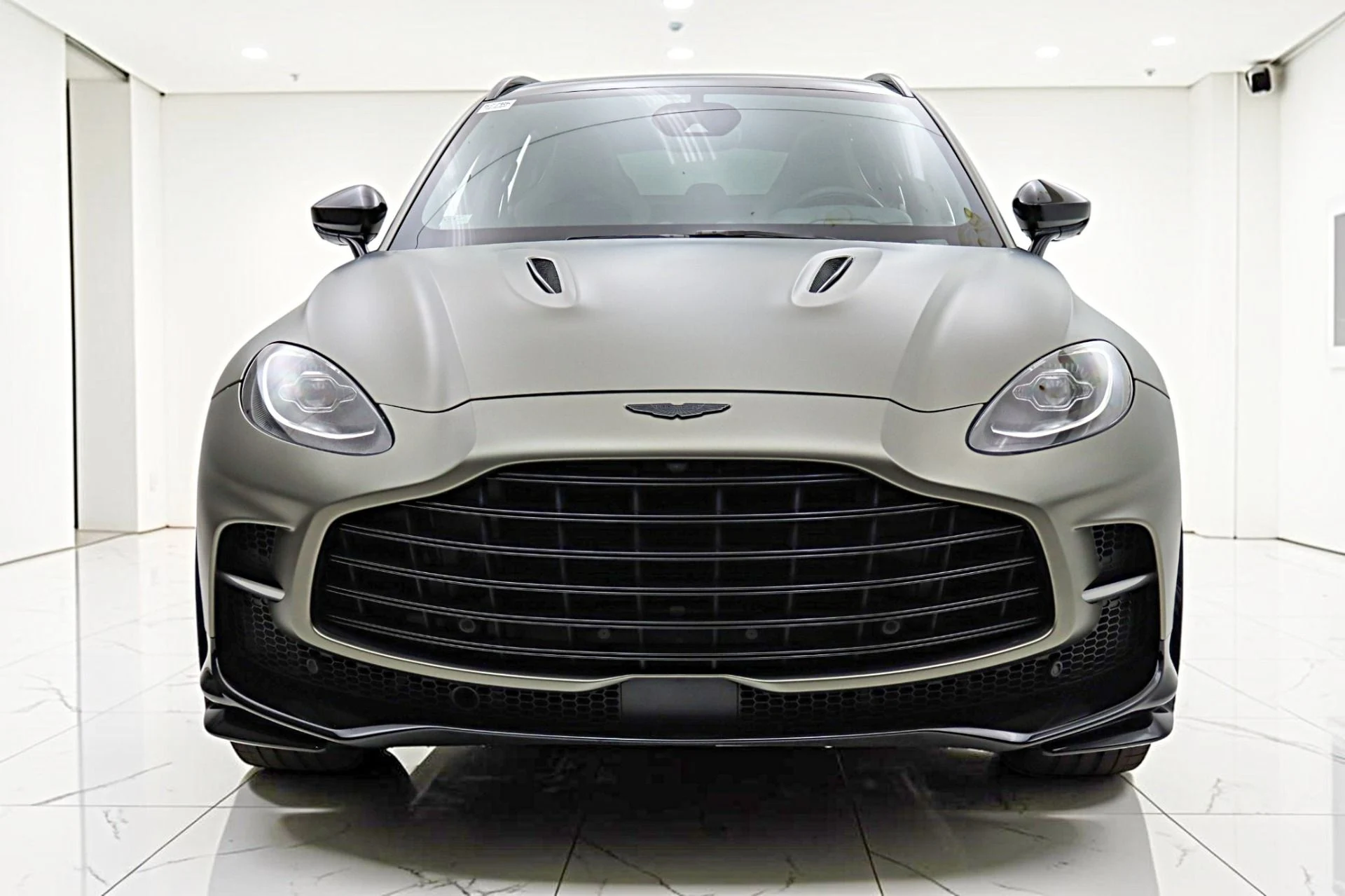 mph023_1575320524_Used_2023_Aston_Martin_DBX_707_6ee97f3f76