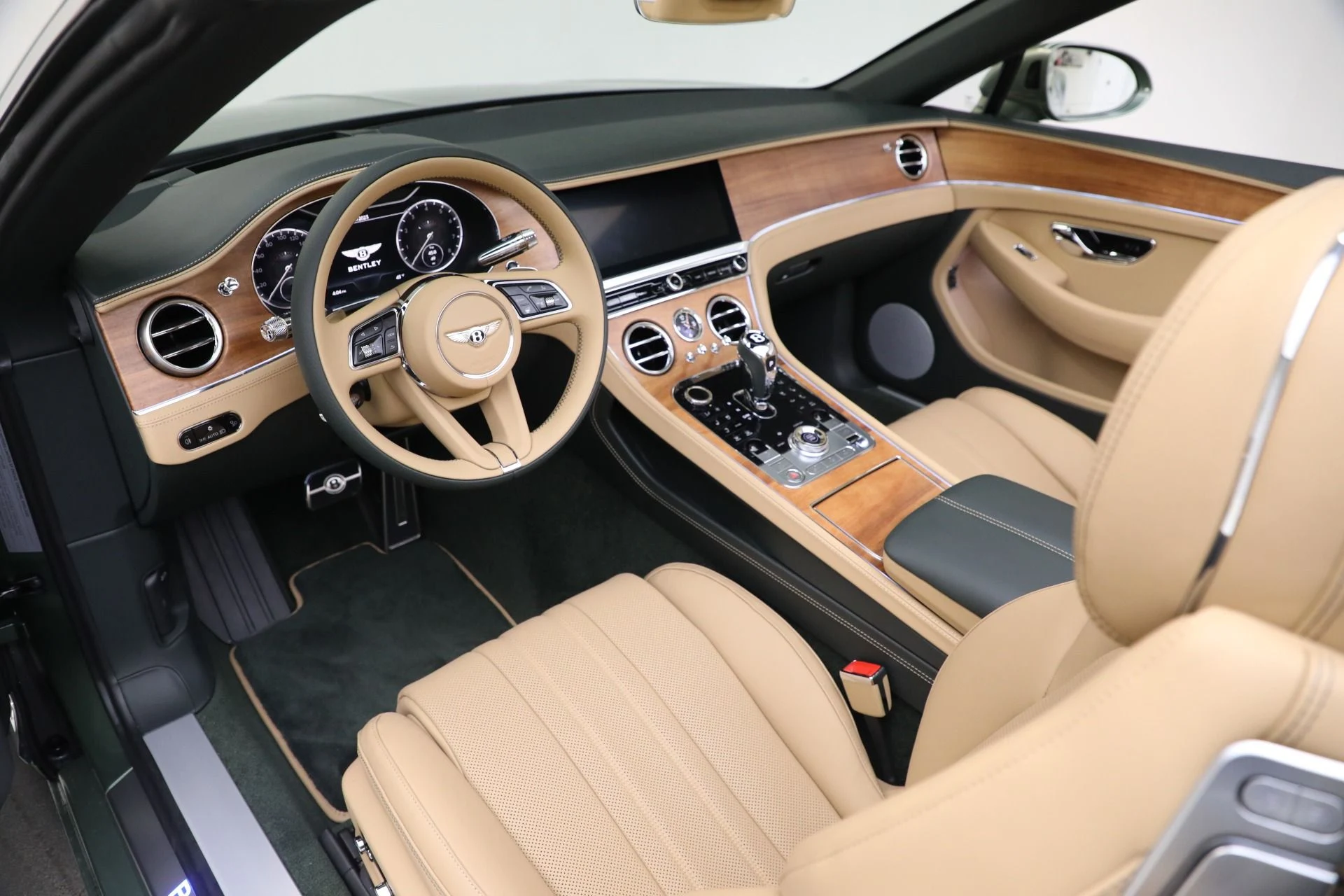 mph023_1577296335_New_2024_Bentley_Continental_GTC_V8_fe95eb8564