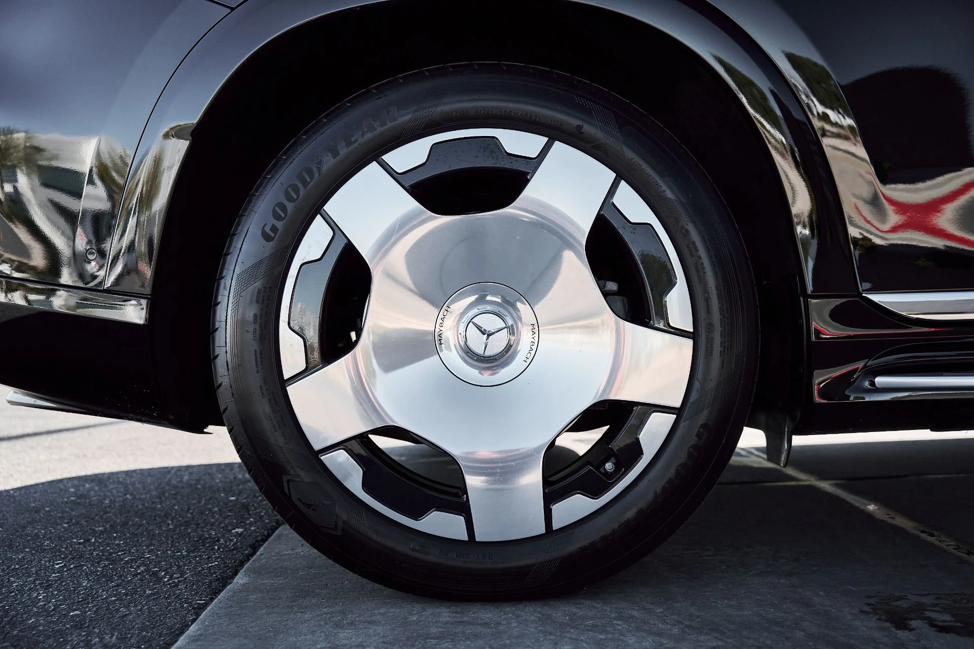 mph023_158234340_Used_2025_Mercedes_Benz_EQS_Maybach_EQS_680_1770508796_31edd13ebc