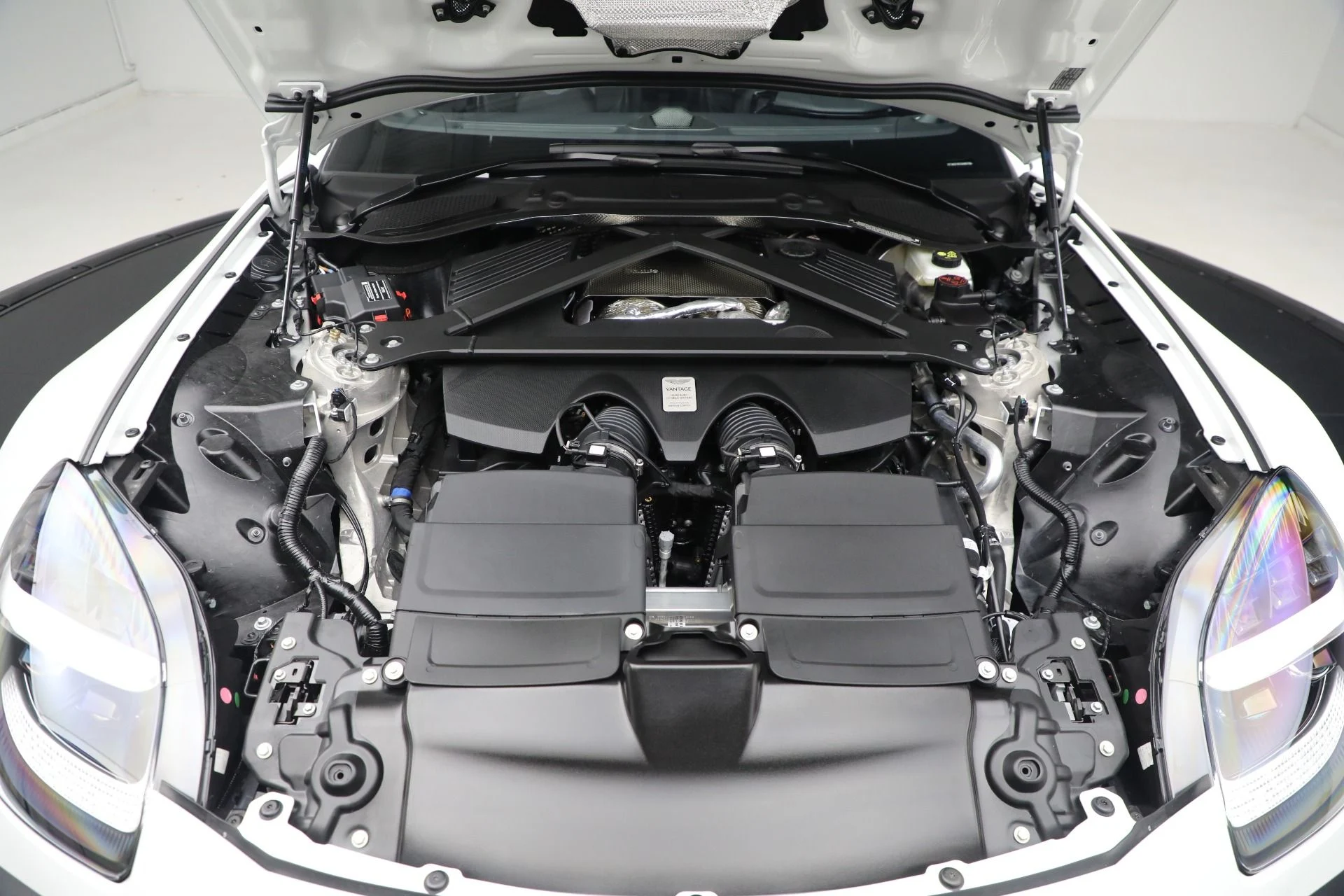 mph023_1584795026_New_2025_Aston_Martin_Vantage_4d85a02dcf